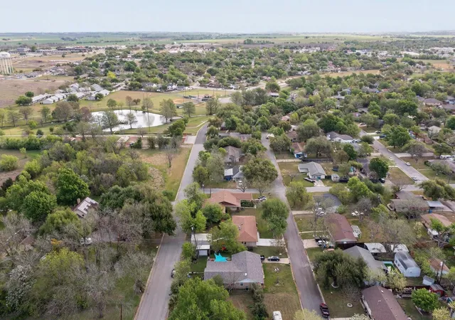 35th image of 812 George St, Taylor, TX 76574 | MLS# 6654750