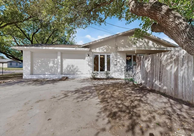 4th image of 812 George St, Taylor, TX 76574 | MLS# 6654750