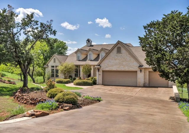 Photo 3 of Single family home for sale at 310 The Hills Rd, Horseshoe Bay, TX 78657 | MLS# 7538861 | Listing updated on 2026-08-29