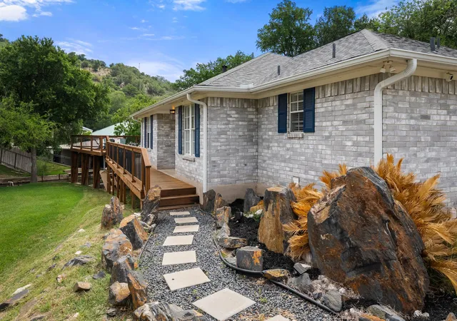 Photo 3 of Single family home for sale at 305 Mountain View, Llano, TX 78643 | MLS# 4134203 | Listing updated on 2026-10-05