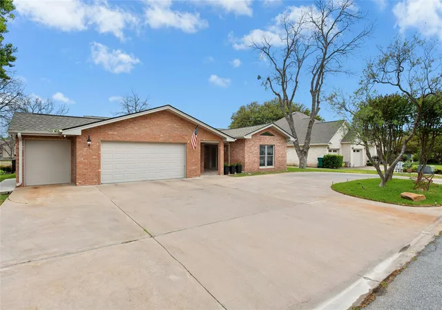 3rd image of 407 Olympia Fields St, Meadowlakes, TX 78654 | MLS# 2769531