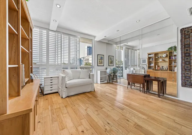 2nd image of 1801 Lavaca St #3M, Austin, TX 78701 | MLS# 8884857