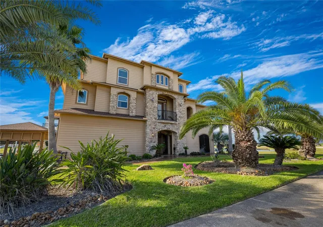 Photo 3 of Single family home for sale at 8 Loggerhead, Hitchcock, TX 77563 | MLS# 9805655 | Listing updated on 2026-04-02