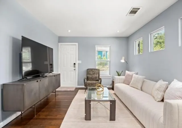 3rd image of 1183 Coleto St, Austin, TX 78702 | MLS# 1022245