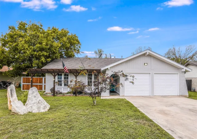 Photo 2 of Single family home for sale at 801 E Central Dr, Georgetown, TX 78628 | MLS# 6558907 | Listing updated on 2026-09-05