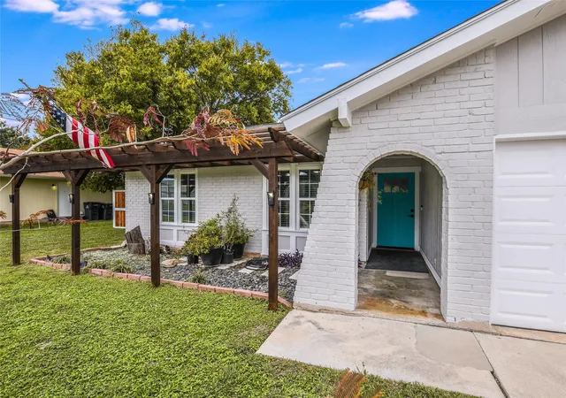 Photo 3 of Single family home for sale at 801 E Central Dr, Georgetown, TX 78628 | MLS# 6558907 | Listing updated on 2026-09-05