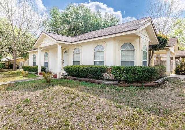 Homes for sale in Gonzales, TX | 806 Saint Michael St, Gonzales, TX 78629 | MLS# 8656715