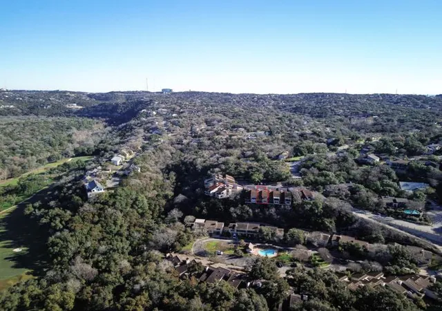 Listing Photo 4 - Condo for sale in building located at 6820 Cypress Pt N, Austin, TX 78746 - Unit #6