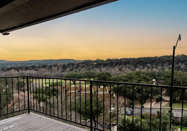 Listing Photo 5 - Condo for sale in building located at 6820 Cypress Pt N, Austin, TX 78746 - Unit #6