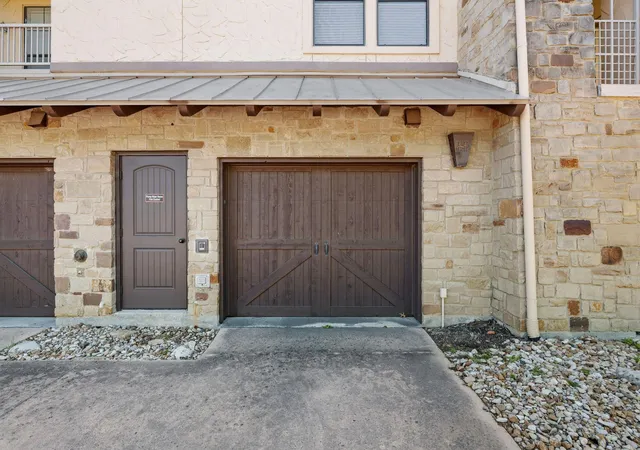 2nd image of 6712 Lantern Vw Dr, Jonestown, TX 78645