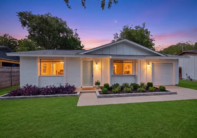 2nd image of 6204 Shadow Bnd, Austin, TX 78745 | MLS# 3096594
