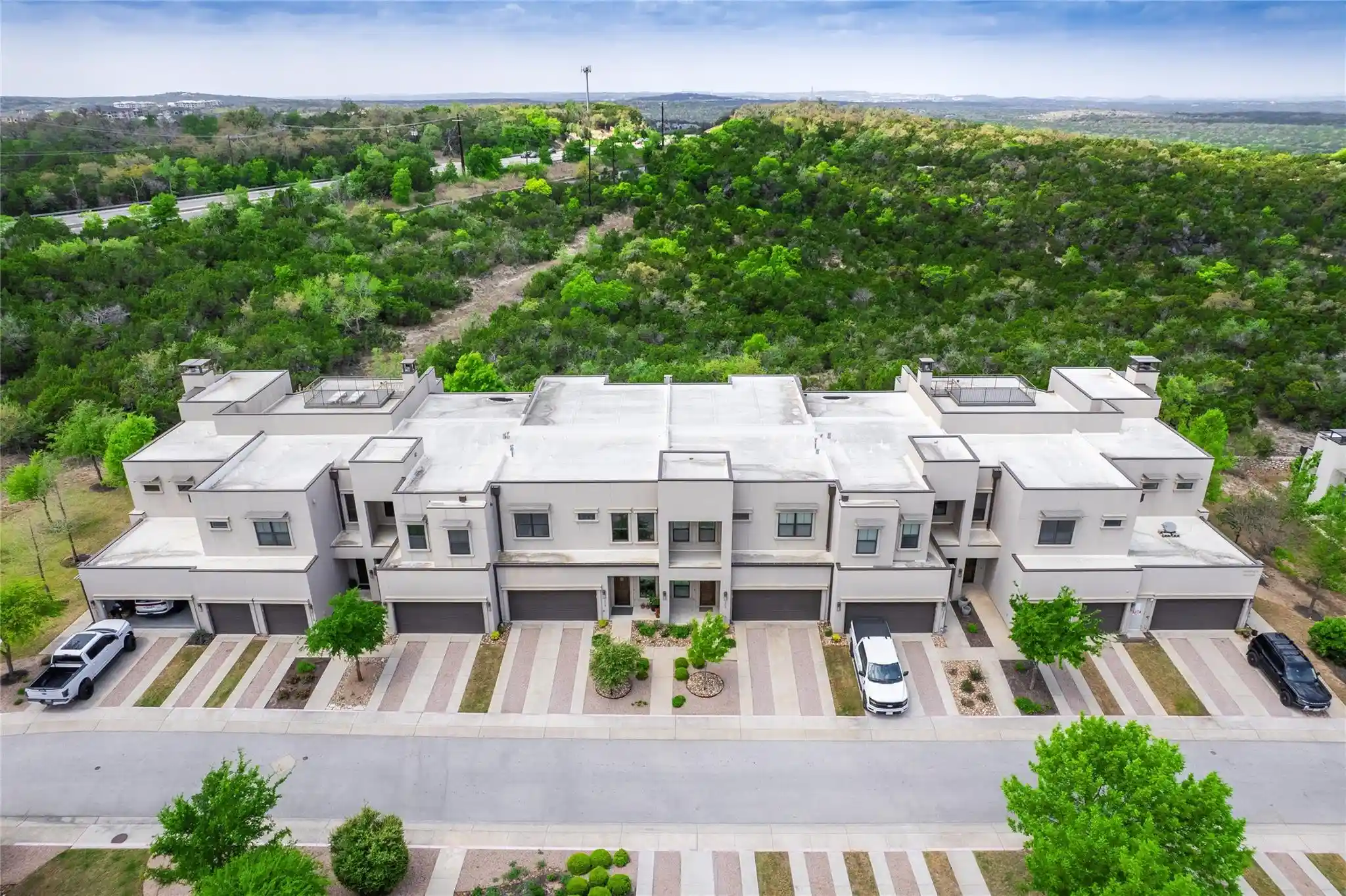 Listing Photo 2 - Condo for sale in 8200 Sw Pkwy located at 8200 Sw Pkwy, Austin, TX 78735 - Unit #321