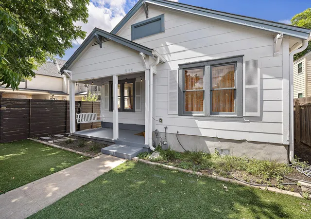 3rd image of 933 E 51St St, Austin, TX 78751 | MLS# 8027289