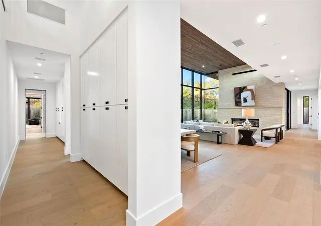 4th image of 1604 Barclay Dr, Austin, TX 78746 | MLS# 3901335