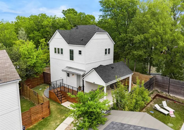 3rd image of 1213 Eleanor St #B, Austin, TX 78721 | MLS# 9262900