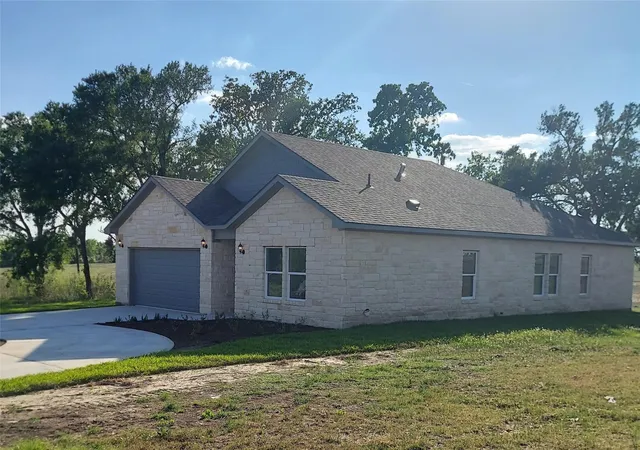 3rd image of 121 Spanish Oak Trl, Cameron, TX 76520 | MLS# 3787741