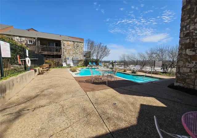 2nd image of 6903 Deatonhill Dr, Austin, TX 78745