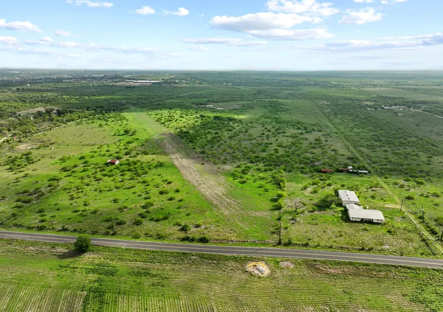 Photo 4 of House for sale at 14104 Hokanson Rd, Del Valle, TX 78617 | MLS# 2590652 | Listing updated on 2026-05-01