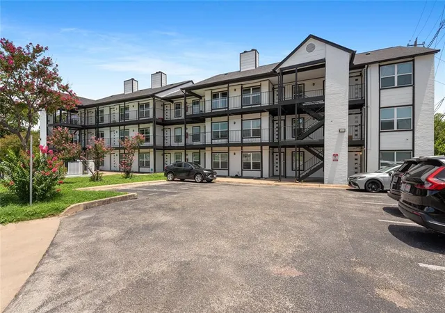 2nd image of 6409 Burns St, Austin, TX 78752