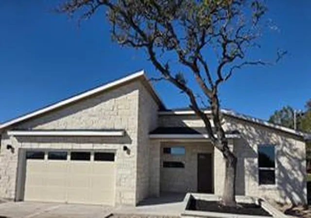 Photo 1 of Single family home for sale at 20008 Boggy Frd Rd, Lago Vista, TX 78645 | MLS# 3156226 | Listing updated on 2026-04-20