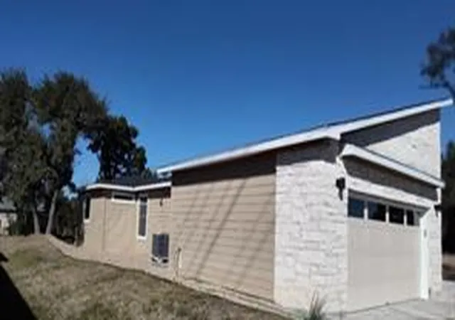 Photo 2 of Single family home for sale at 20008 Boggy Frd Rd, Lago Vista, TX 78645 | MLS# 3156226 | Listing updated on 2026-04-20