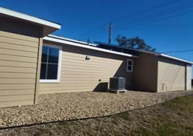 Photo 3 of Single family home for sale at 20008 Boggy Frd Rd, Lago Vista, TX 78645 | MLS# 3156226 | Listing updated on 2026-04-20