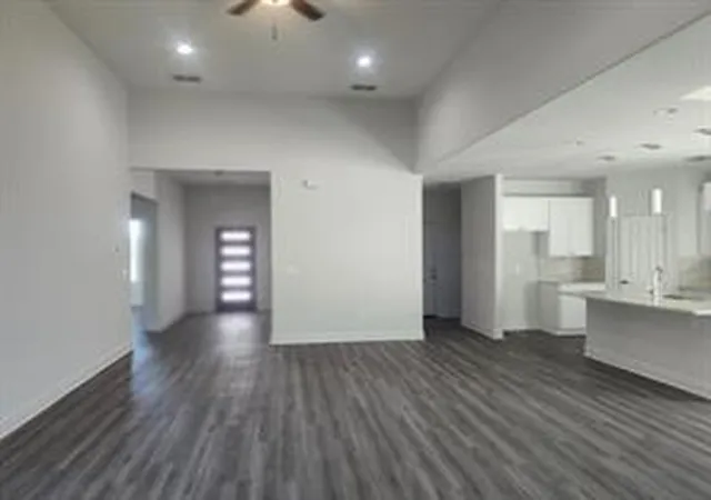 Photo 3 of Single family home for sale at 20008 Boggy Frd Rd, Lago Vista, TX 78645 | MLS# 3156226 | Listing updated on 2026-04-20