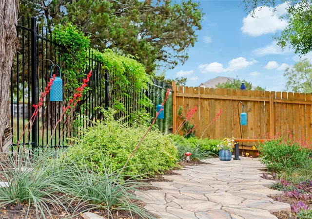 Photo 3 of Single family home for sale at 7425 Pace Ravine Dr, Lago Vista, TX 78645 | MLS# 1358195 | Listing updated on 2026-09-24