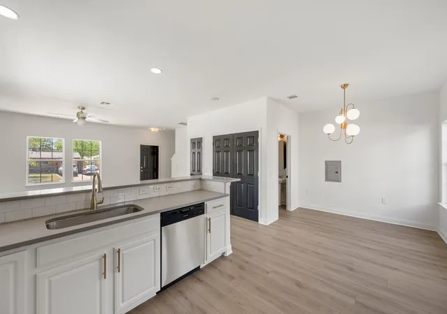 5th image of 5408 Downs Dr, Austin, TX 78721 | MLS# 3911675