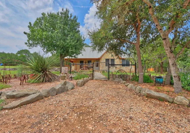 Photo 3 of Single family home for sale at 10621 Fm 150 W, Driftwood, TX 78619 | MLS# 1738106 | Listing updated on 2026-09-09