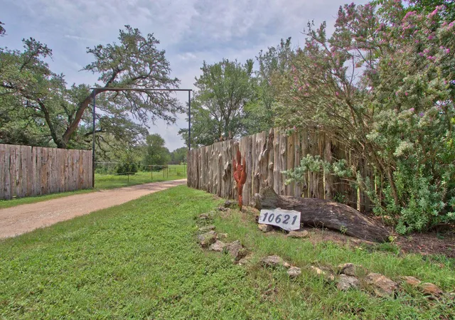 Photo 4 of Single family home for sale at 10621 Fm 150 W, Driftwood, TX 78619 | MLS# 1738106 | Listing updated on 2026-09-09