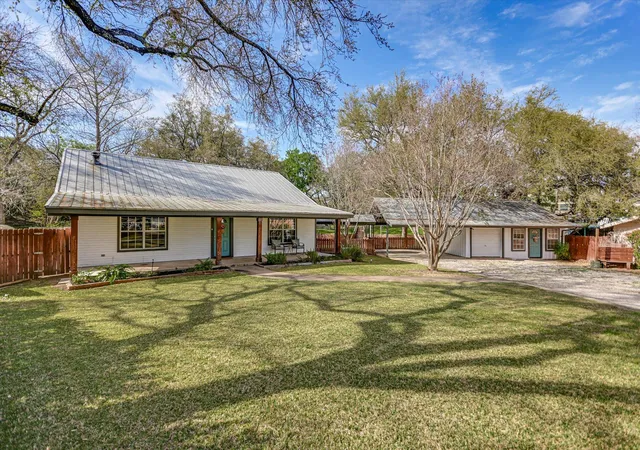 Photo 3 of Single family home for sale at 611 Thurman Cir, Kingsland, TX 78639 | MLS# 4283718 | Listing updated on 2026-10-09