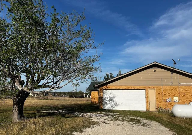 Photo 4 of Single family home for sale at 126 County Rd 153 Rds, Georgetown, TX 78626 | MLS# 3519962 | Listing updated on 2026-04-11