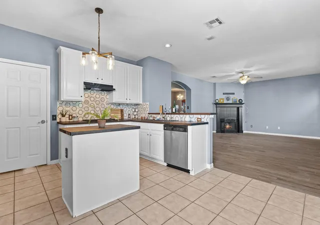 Photo 4 of Single family home for sale at 2128 Faldo Ln, Round Rock, TX 78664 | MLS# 5164831 | Listing updated on 2026-08-12