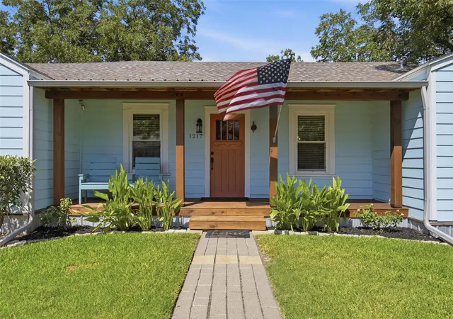 Photo 3 of Sale Pending at 1217 Fairground St, Taylor, TX 76574 | MLS# 5634310 | Listing updated on 2026-09-29