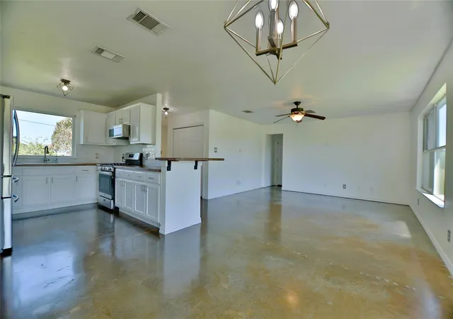 Photo 4 of Single family home for sale at 152 Round Up Dr, Liberty Hill, TX 78642 | MLS# 3853383 | Listing updated on 2026-10-10