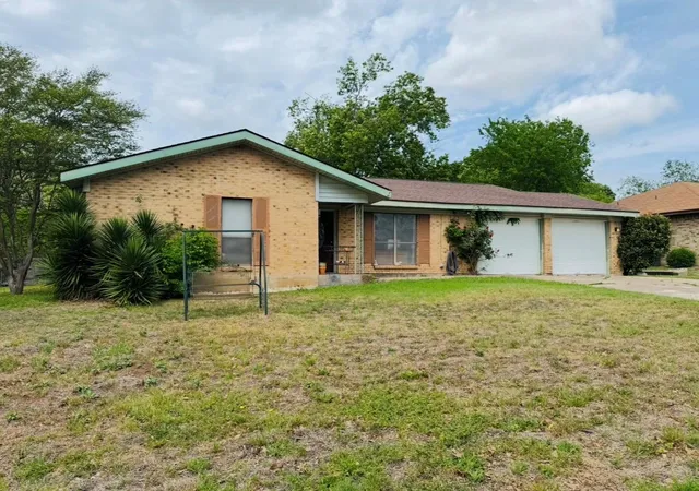image of 206 Loesch Dr, Elgin, TX 78621 | MLS# 6763009