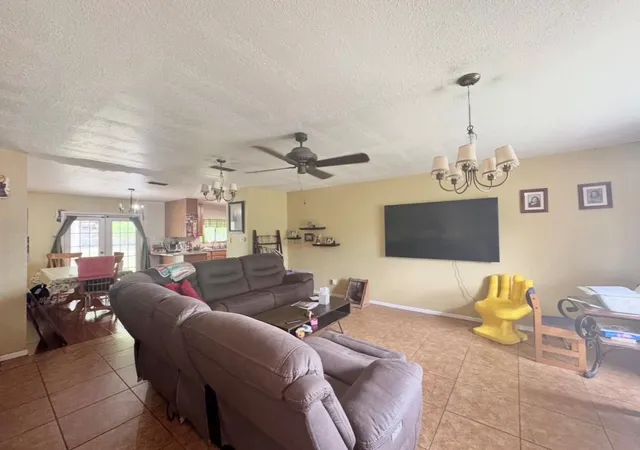 image of 206 Loesch Dr, Elgin, TX 78621 | MLS# 6763009