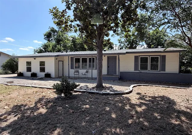 1st image of 605 W 11th St, Elgin, TX 78621 | MLS# 9914725