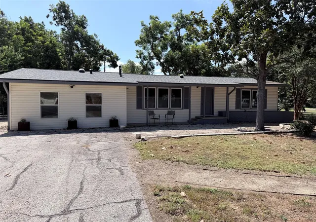 2nd image of 605 W 11th St, Elgin, TX 78621 | MLS# 9914725
