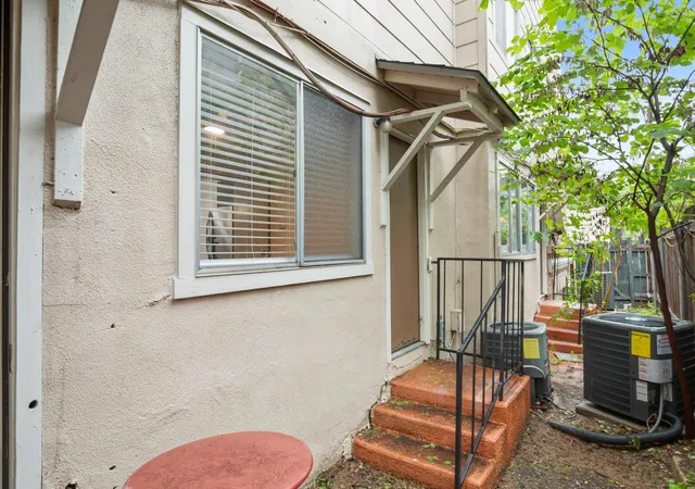 image of 1010 W 23Rd St, Austin, TX 78705