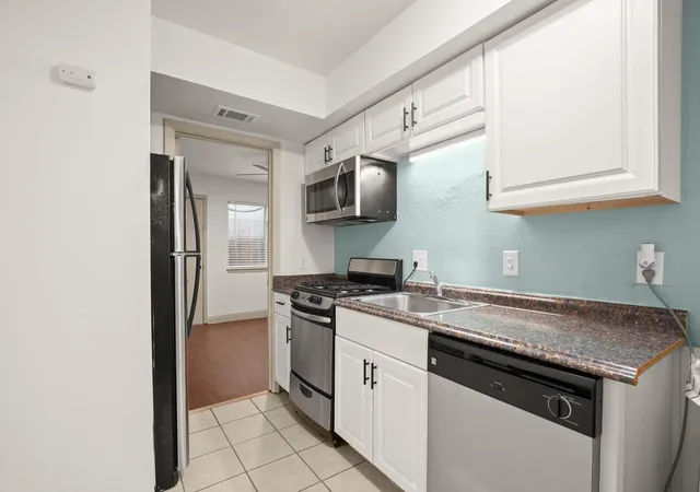 2nd image of 1010 W 23rd St #3, Austin, TX 78705 | MLS# 7973176