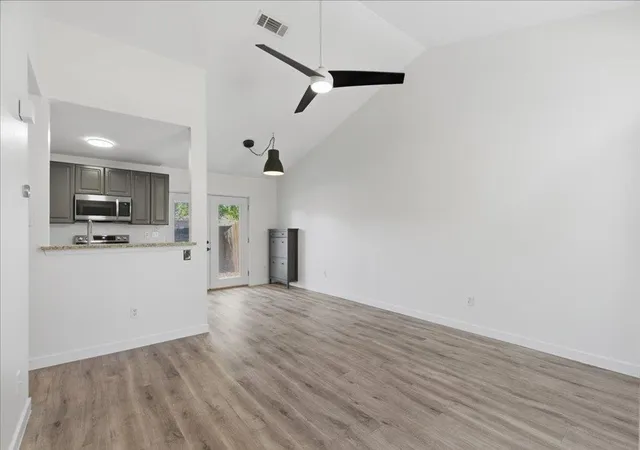 5th image of 1015 E Yager Ln #18, Austin, TX 78753 | MLS# 8230187