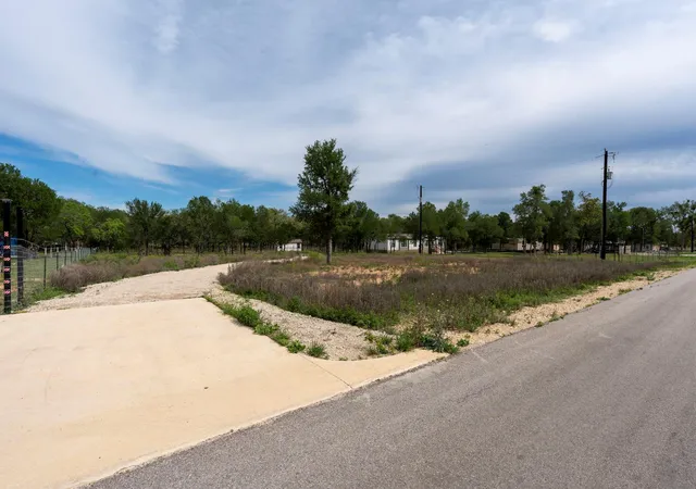 Homes for sale in Elgin, TX | 171 Comancheria Trl, Elgin, TX 78621 | MLS# 2194565