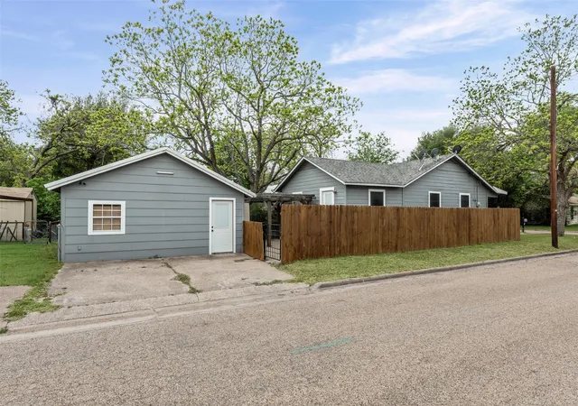 4th image of 1507 N Cleveland Ave, Cameron, TX 76520 | MLS# 9150980