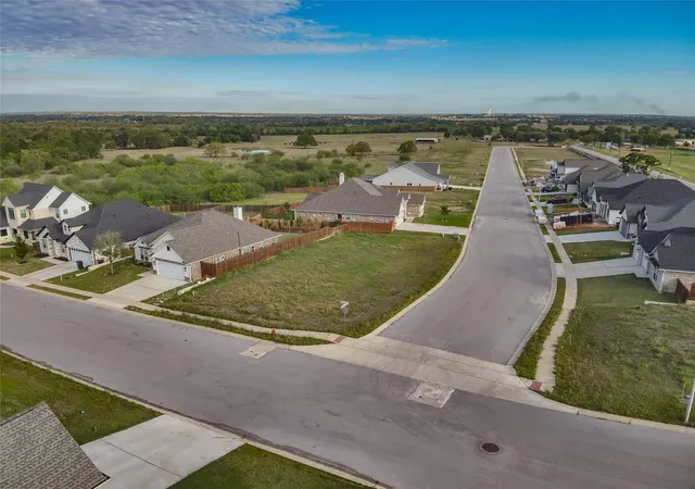 4th image of 331 Firework Ln, Giddings, TX 78942 | MLS# 3803337