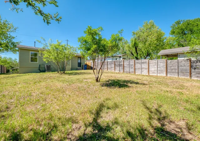 3rd image of 1719 Adina St, Austin, TX 78721 | MLS# 2241092