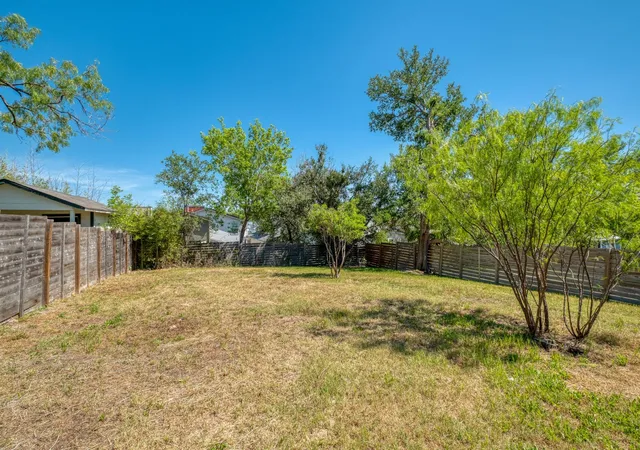 4th image of 1719 Adina St, Austin, TX 78721 | MLS# 2241092