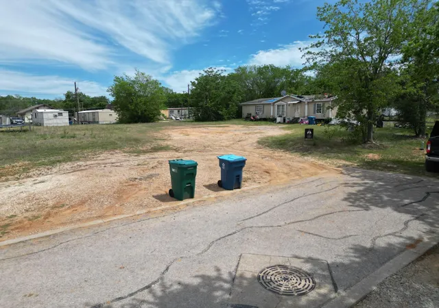 Homes for sale in Elgin, TX | 422 S Avenue C #A, Elgin, TX 78621 | MLS# 5729413