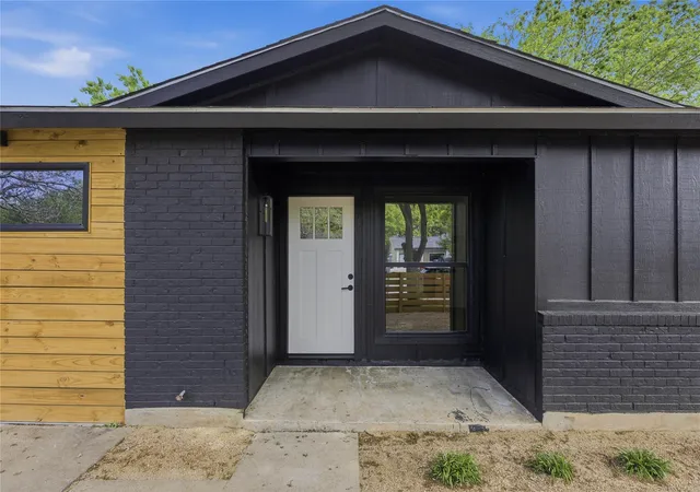 Photo 3 of Sale Pending at 4400 Dovehill Dr, Austin, TX 78744 | MLS# 1146409 | Listing updated on 2026-07-21